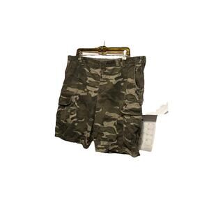 Camouflage shorts Izod men’s size 40 Cargo made in Bangladesh